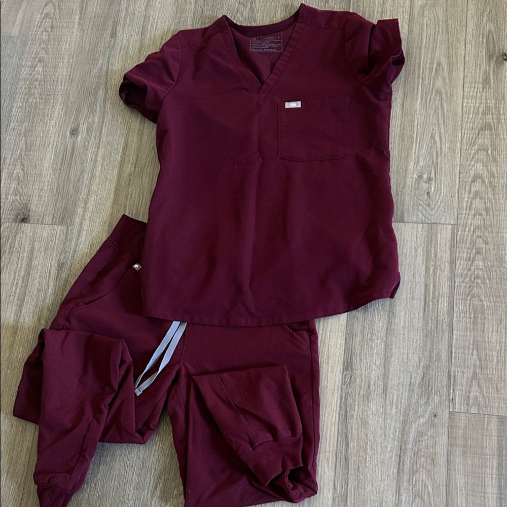 Figs Maroon Scrub Set